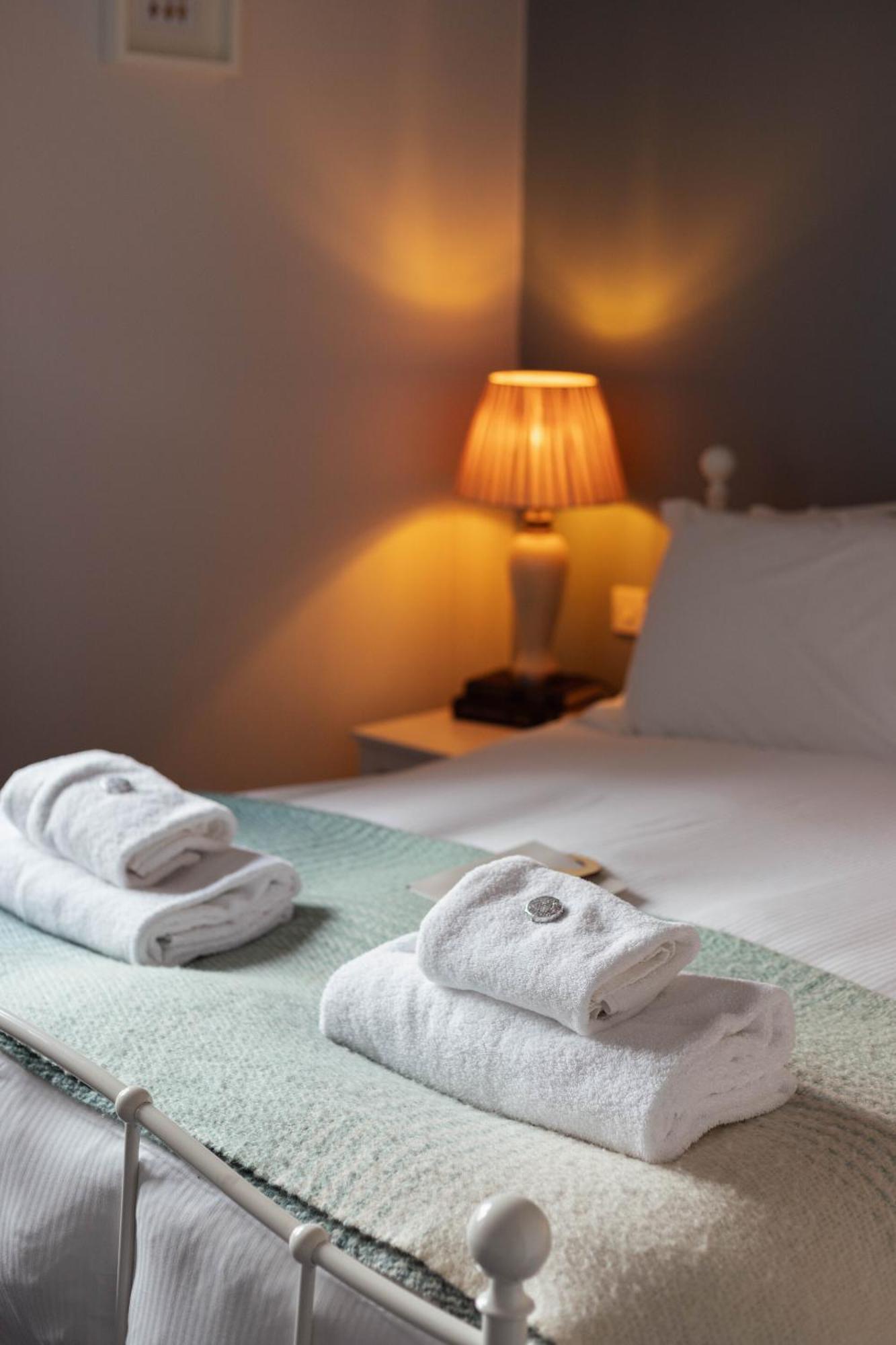 The Devonshire Arms Hotel Baslow Kamer foto